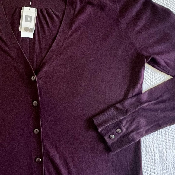 GAP Soft Eggplant Purple Cardigan NWT - Picture 4 of 4